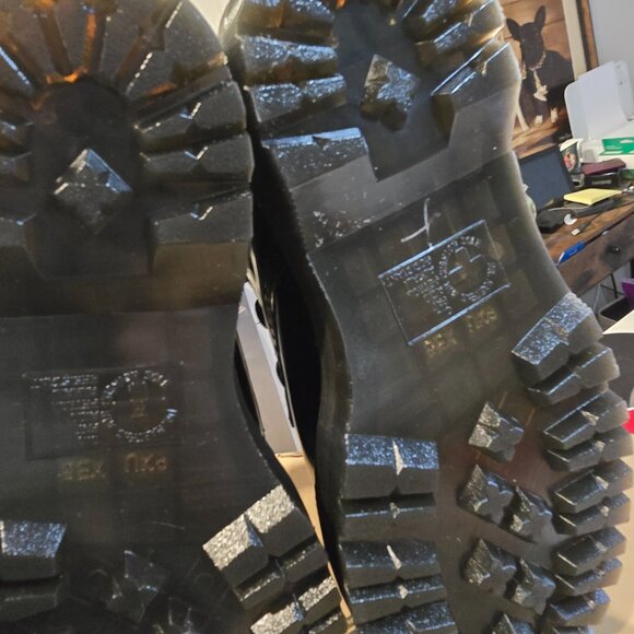 Dr. Martens Vegan Leather Sinclair 26410001 Platform Boot Boots Women's Sz 9 NEW - Picture 9 of 10